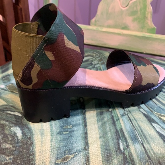 NEW Charleston Shoe Monterey Sandal - Picture 4 of 6